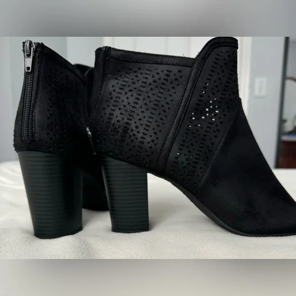 American Eagle Womenโs 3โ Black Bootie, Peep Toe sz 10 - Picture 2 of 9